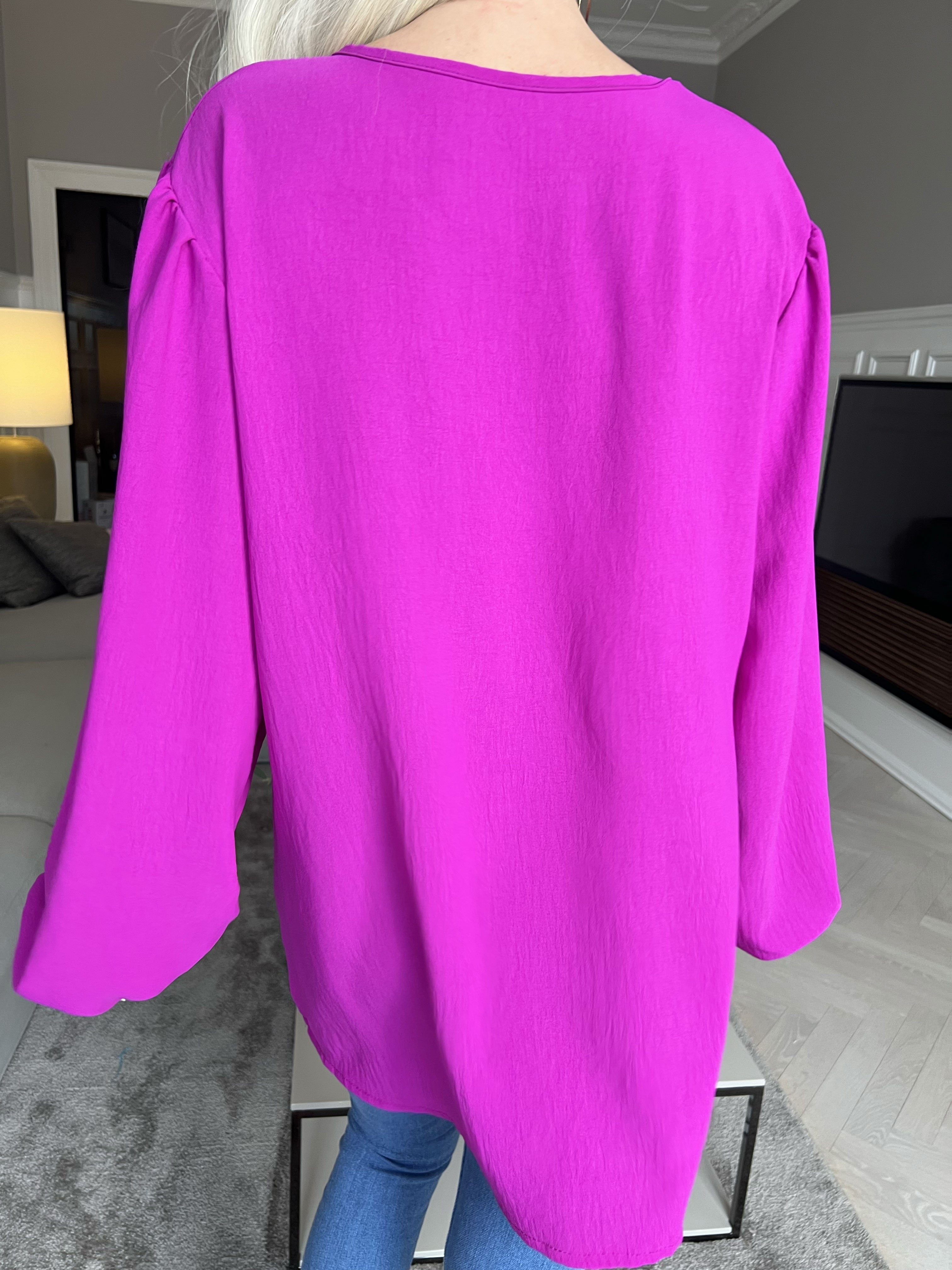 Cassandra - Söt tunika med rosett på bröstet